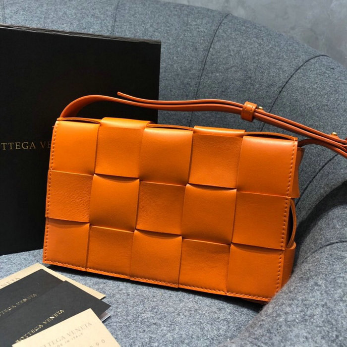 Bottega Veneta Cassette Bag in Maxi Intreccio Orange 578004