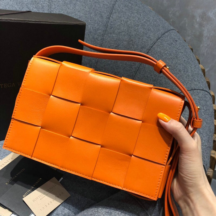 Bottega Veneta Cassette Bag in Maxi Intreccio Orange 578004