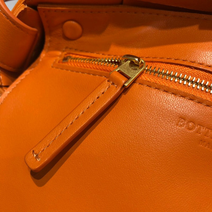 Bottega Veneta Cassette Bag in Maxi Intreccio Orange 578004