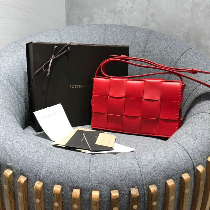 Bottega Veneta Cassette Bag in Maxi Intreccio Red 578004