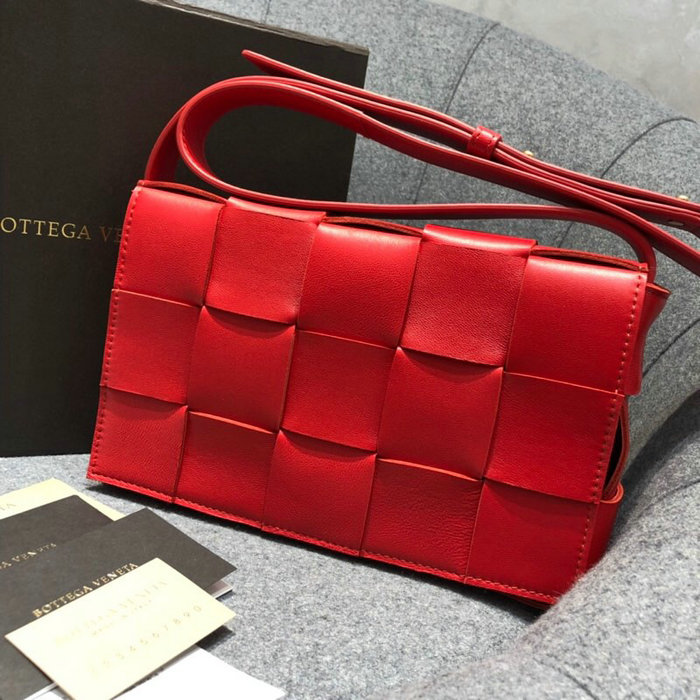 Bottega Veneta Cassette Bag in Maxi Intreccio Red 578004