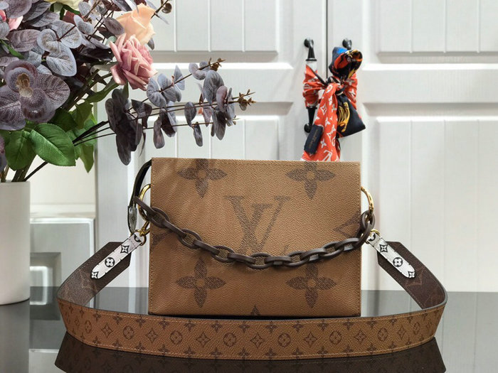 Louis Vuitton Monogram Canvas Toiletry Pouch 26 M47542