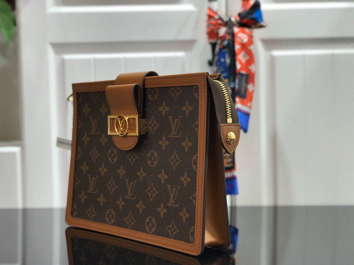 Louis Vuitton Monogram Canvas Cluth M44179