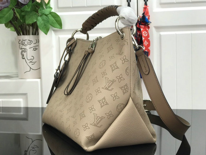 Louis Vuitton Beaubourg Hobo MM Galet M56084