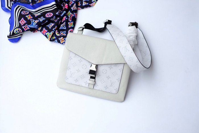 Louis Vuitton Outdoor Flap Messenger M30411