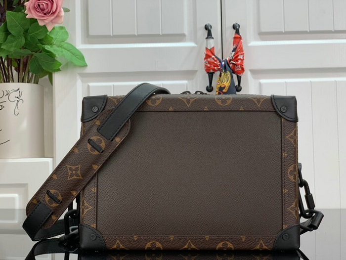 Louis Vuitton Taiga Leather Soft Trunk M30582