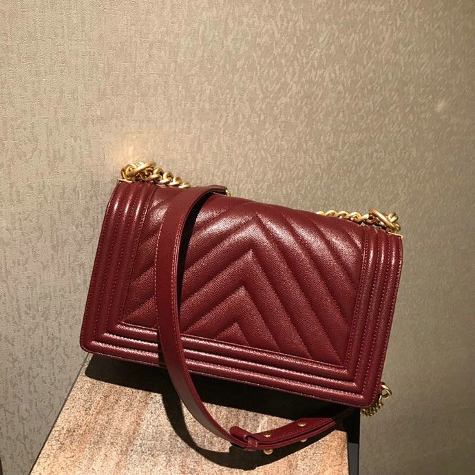 Medium Chanel Chevron Grain Calfskin Boy Bag Burgundy A67086