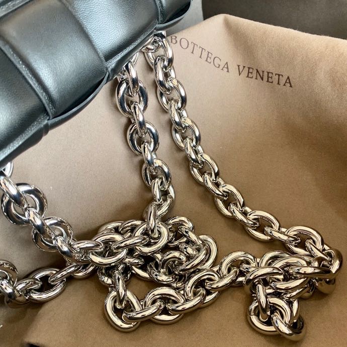 Bottega Veneta The Chain Cassette Black B631421