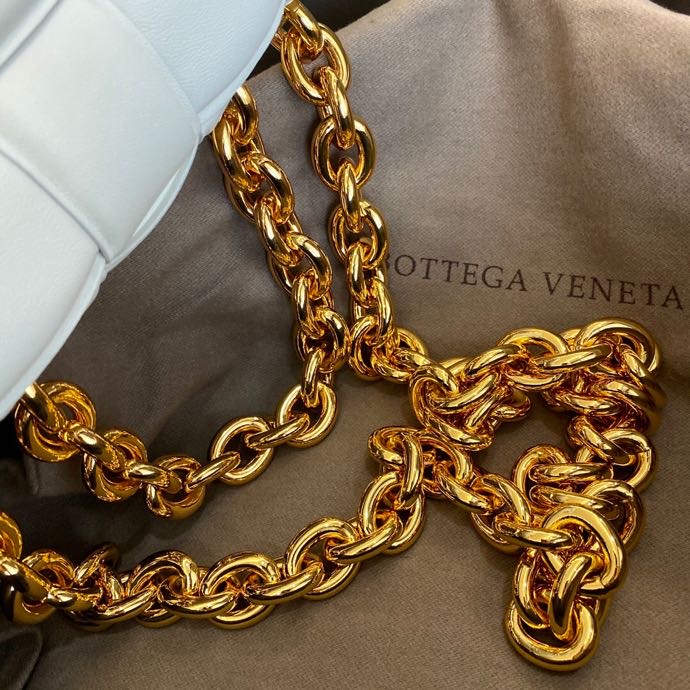 Bottega Veneta The Chain Cassette White B631421