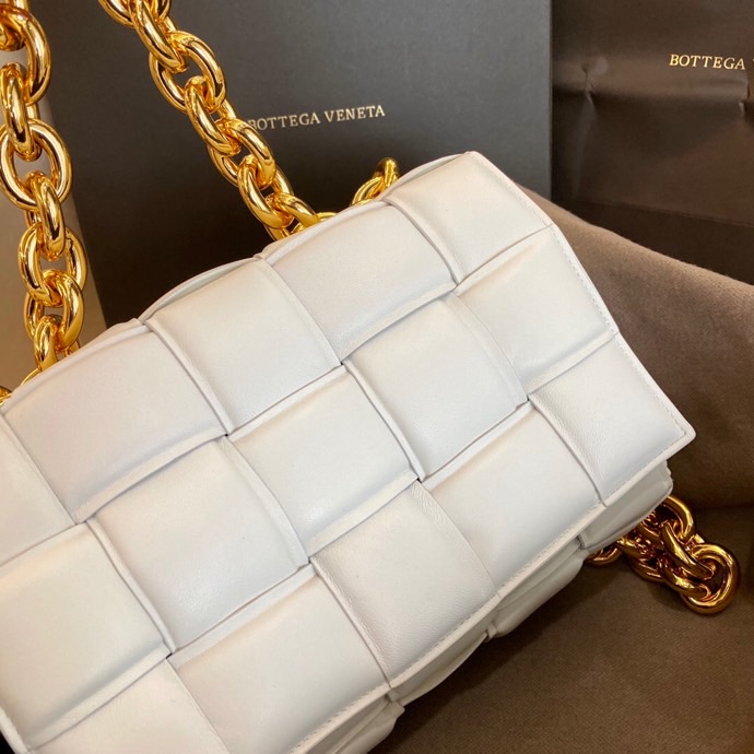 Bottega Veneta The Chain Cassette White B631421