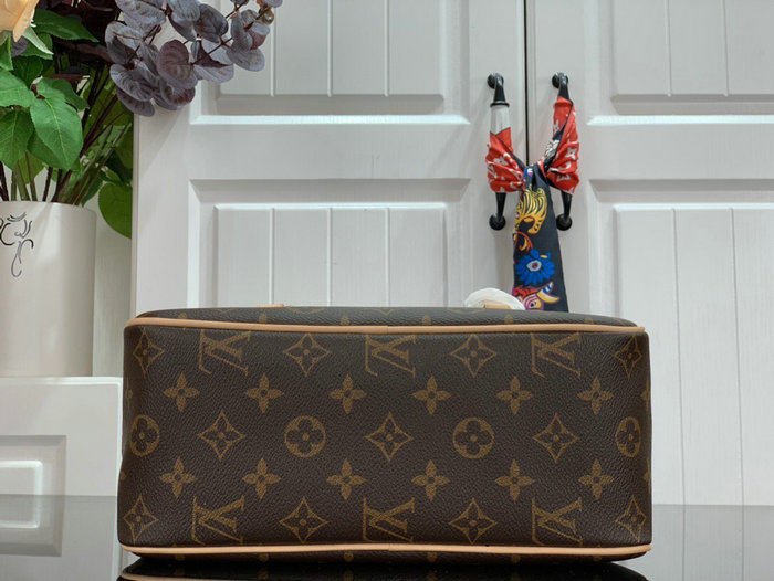 Louis Vuitton Monogram Cite MM M51182