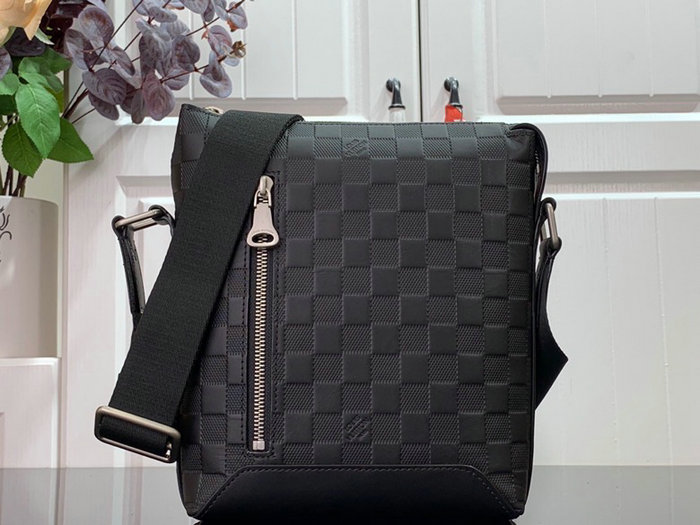 Louis Vuitton Discovery Messenger BB N42418