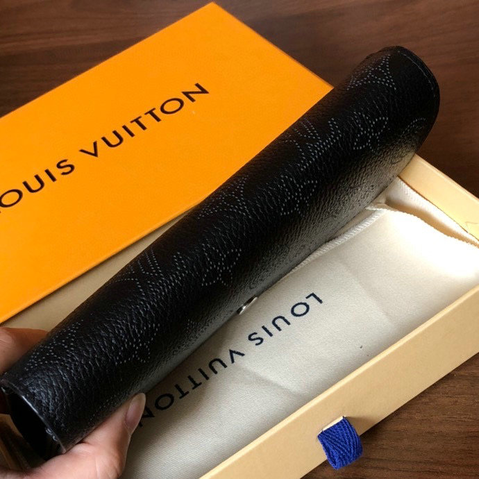 Louis Vuitton Mahina Leather Iris Wallet Black M60143