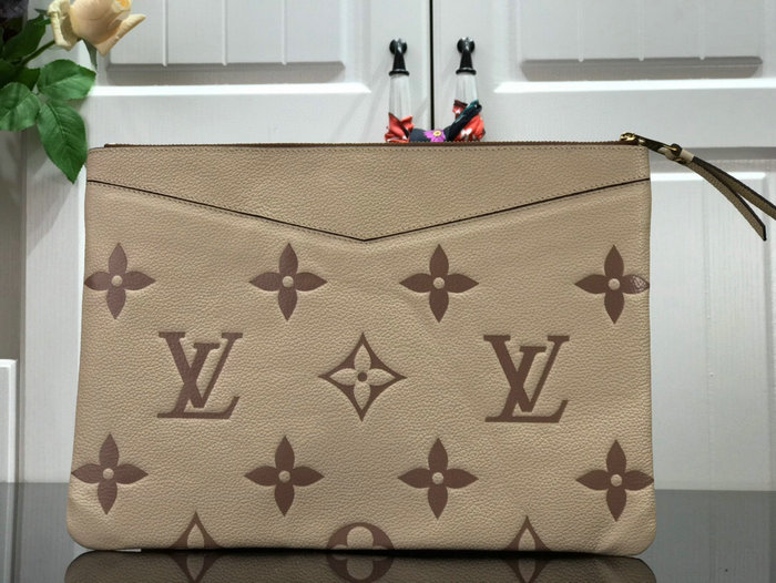 Louis Vuitton Daily Pouch M80174