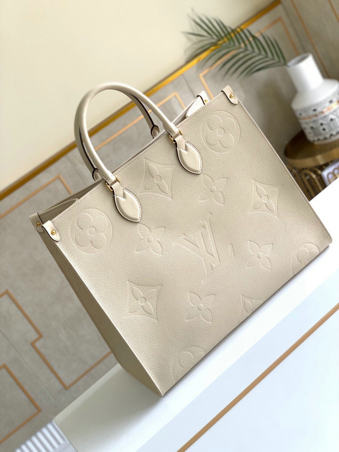 Louis Vuitton Onthego GM Cream M44925