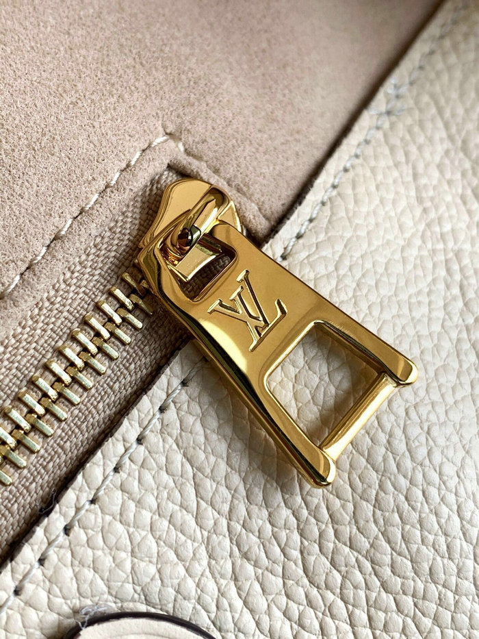 Louis Vuitton Onthego GM Cream M44925