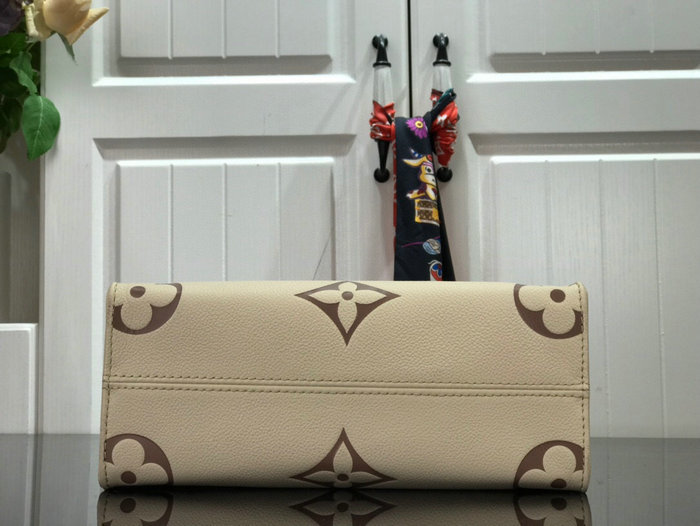 Louis Vuitton Onthego PM Cream M45654