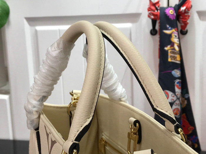 Louis Vuitton Onthego PM Cream M45654