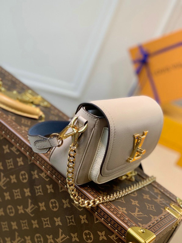 Louis Vuitton Lockme Tender Greige M58557