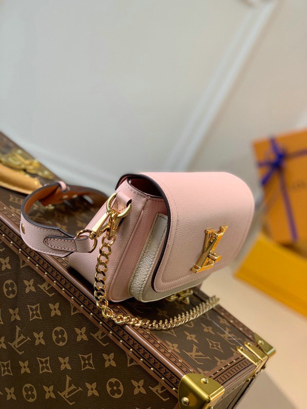 Louis Vuitton Lockme Tender Pink M58557