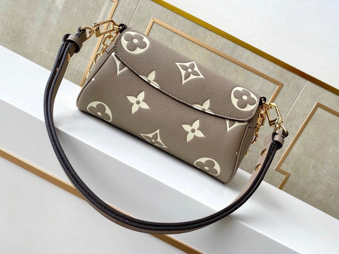 Louis Vuitton Favorite Cream M45813