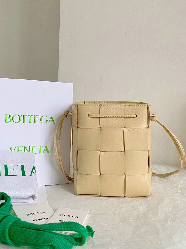 Bottega Veneta Cassette Bucket Bag Beige B68028