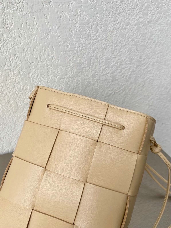 Bottega Veneta Cassette Bucket Bag Beige B68028