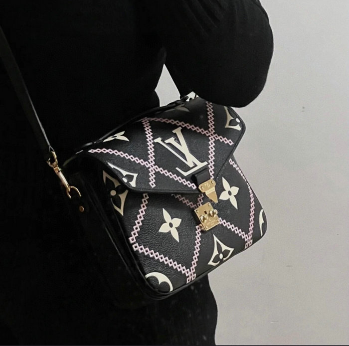 Louis Vuitton Pochette Metis Black M46018