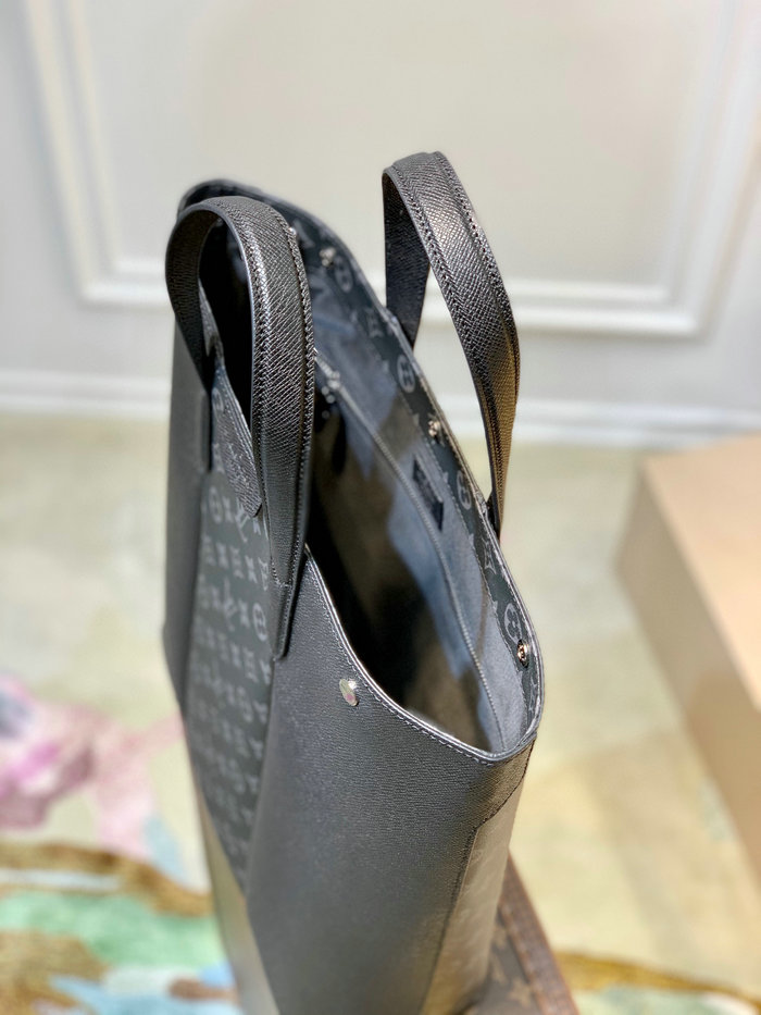 Louis Vuitton Outdoor Tote M30431