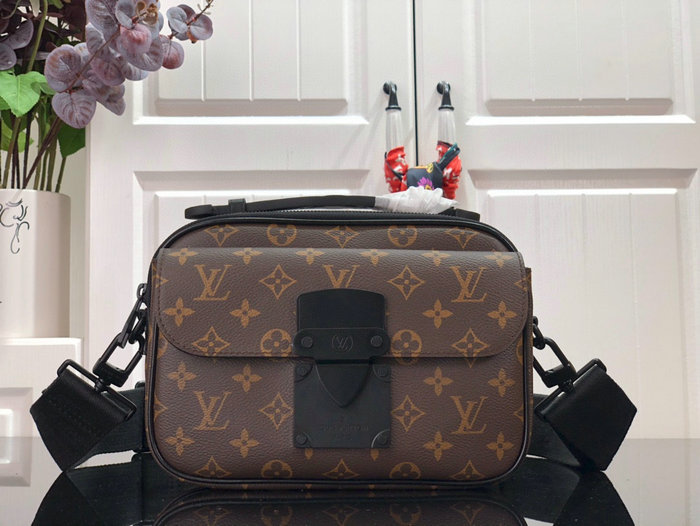 Louis Vuitton S LOCK MESSENGER Black M45806