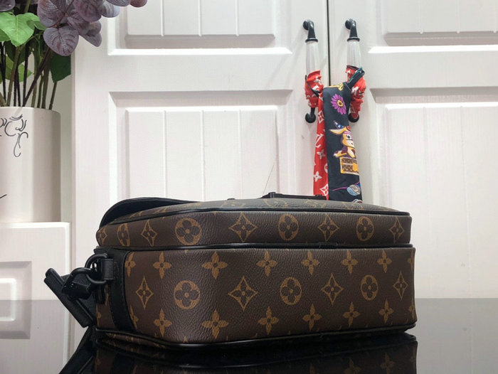 Louis Vuitton S LOCK MESSENGER Black M45806