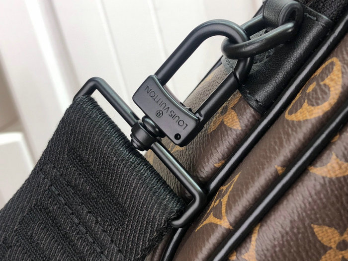 Louis Vuitton S LOCK MESSENGER Black M45806