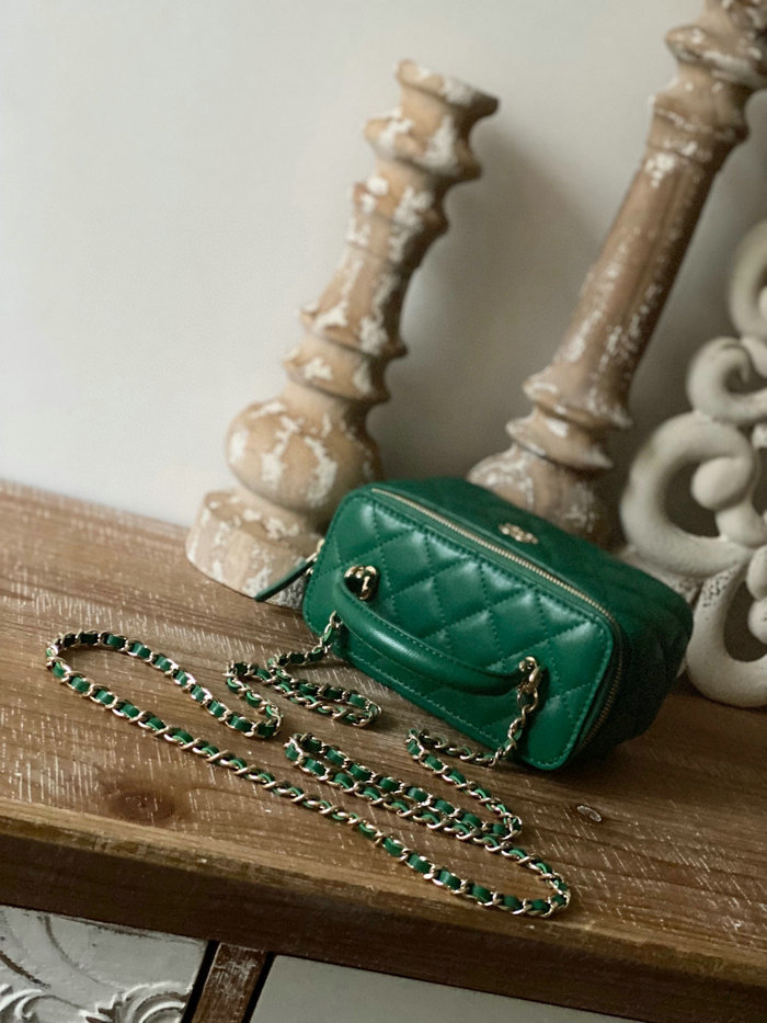 Chanel Lambskin Case Bag Green A81211