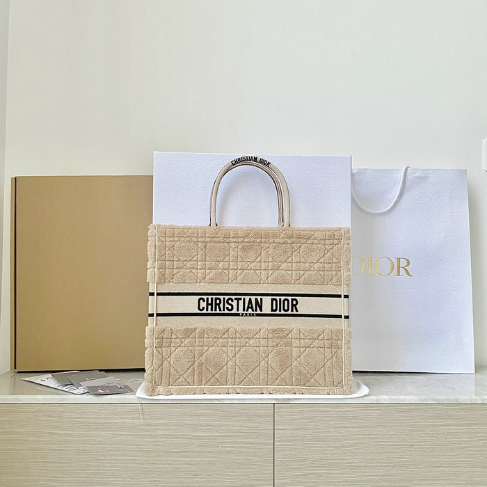 LARGE DIOR BOOK TOTE Beige Cannage Shearling M1286