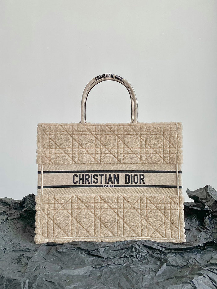 LARGE DIOR BOOK TOTE Beige Cannage Shearling M1286