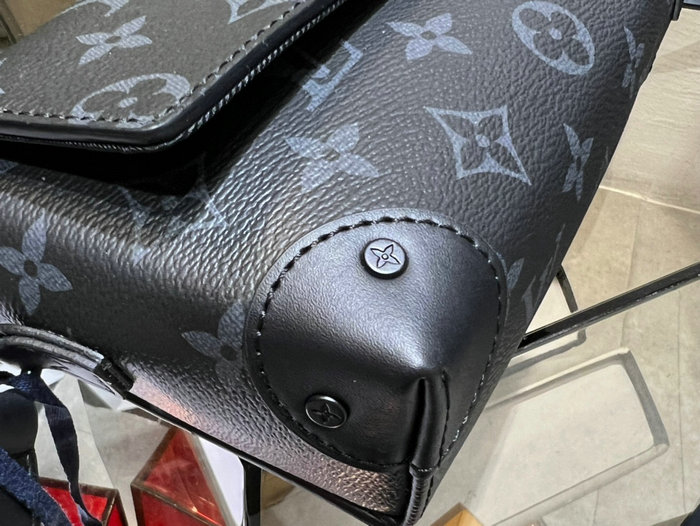 Louis Vuitton Messenger Bag M81783