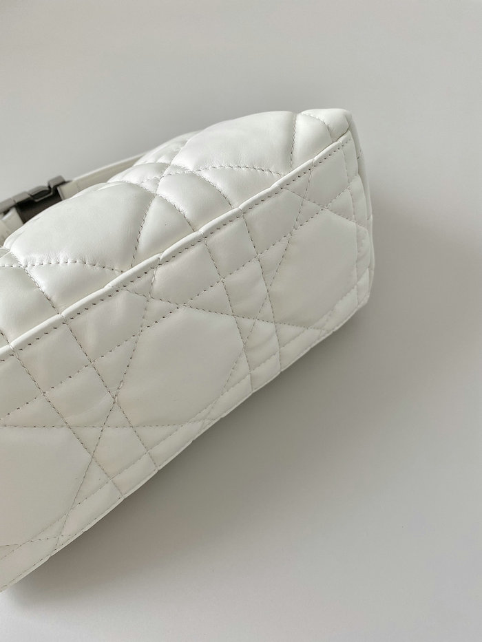 Medium Diortravel Nomad Pouch White D6801