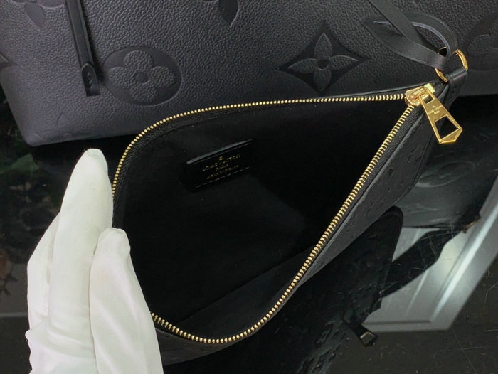 Louis Vuitton Carryall MM Black M46289