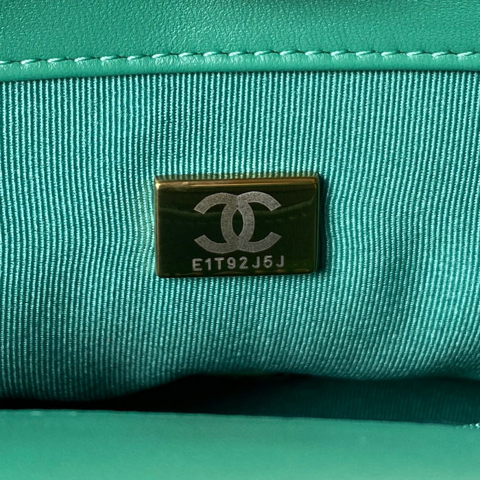 Chanel Lambskin Small Shoulder Bag Green AS3749