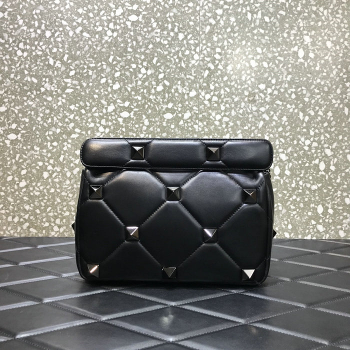 Valentino Medium Roman Black Stud The Shoulder Bag Black VM1189