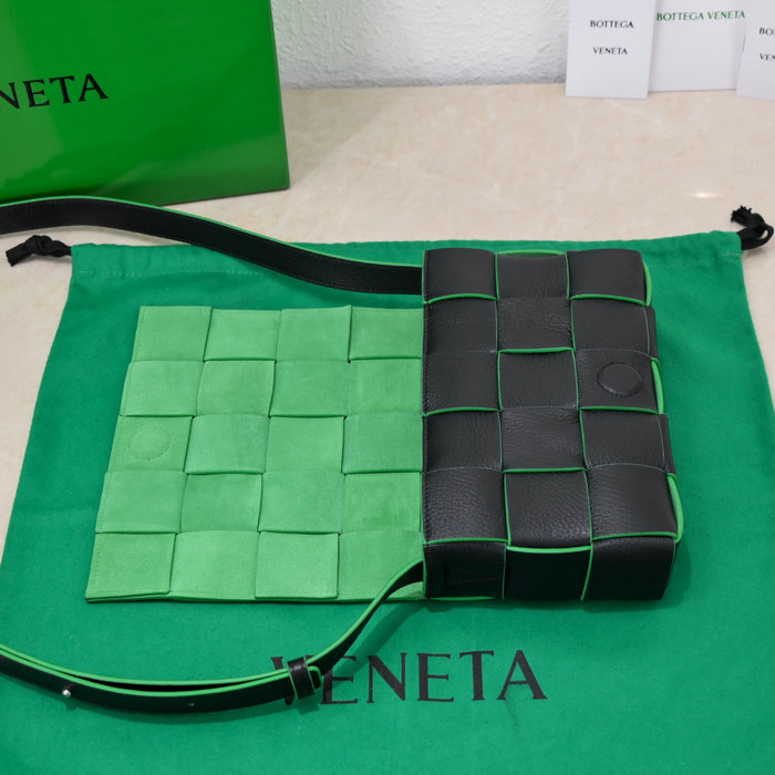 Bottega Veneta Calfskin Cassette Black B578130