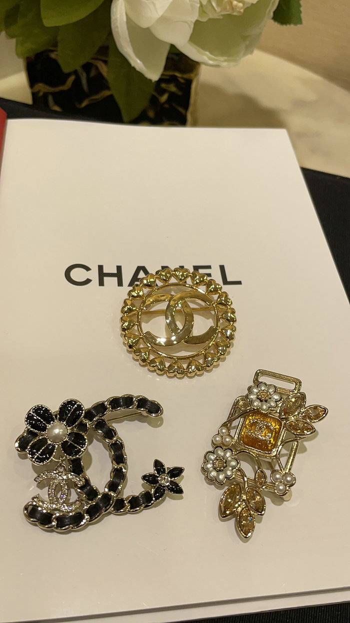 Chanel Brooch CR01