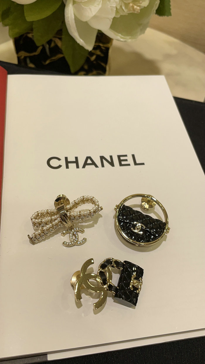 Chanel Brooch CR01