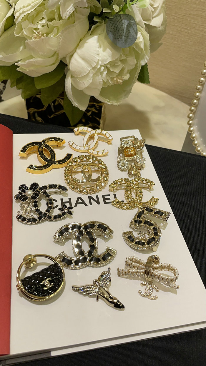 Chanel Brooch CR01