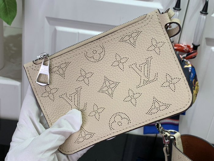 Louis Vuitton Blossom PM Cream M21909