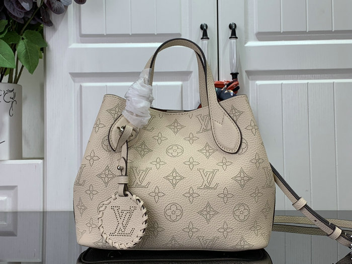 Louis Vuitton Blossom PM Cream M21909