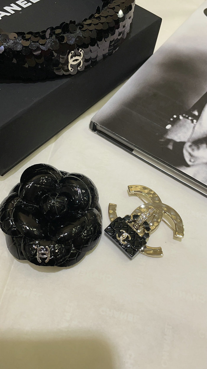 Chanel Brooch CR02