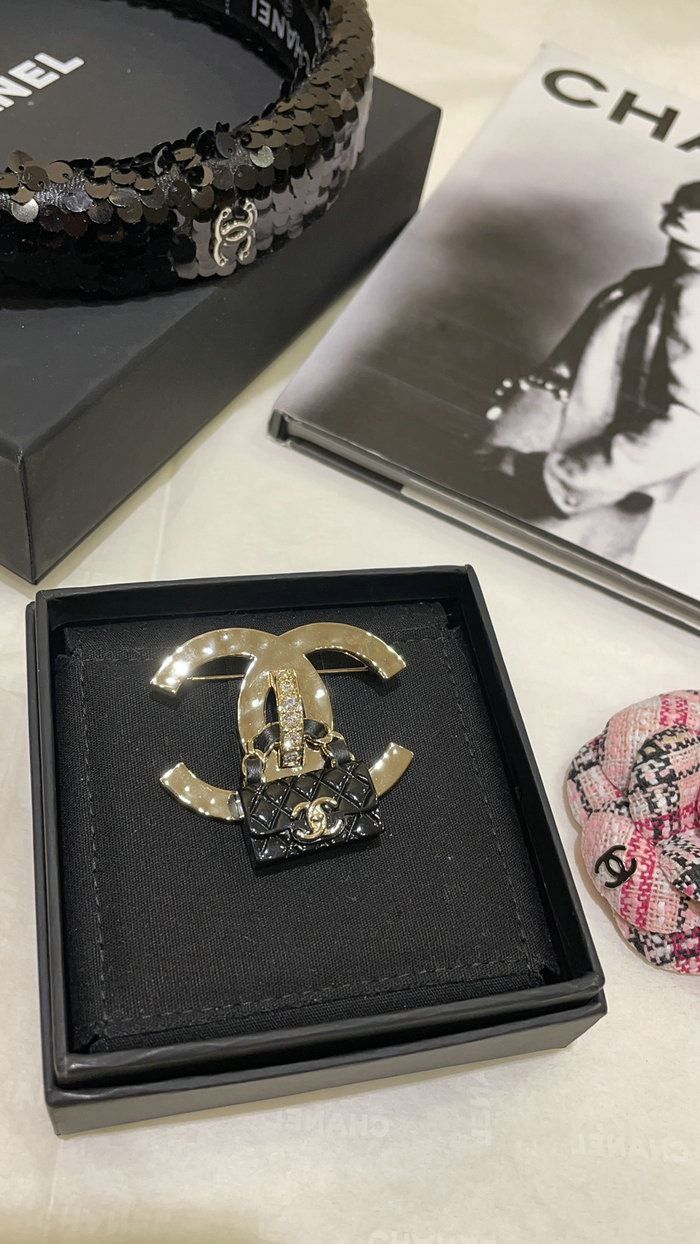 Chanel Brooch CR02