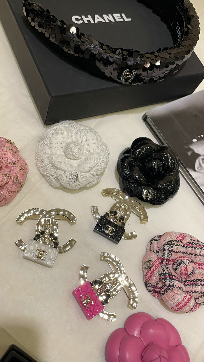 Chanel Brooch CR02