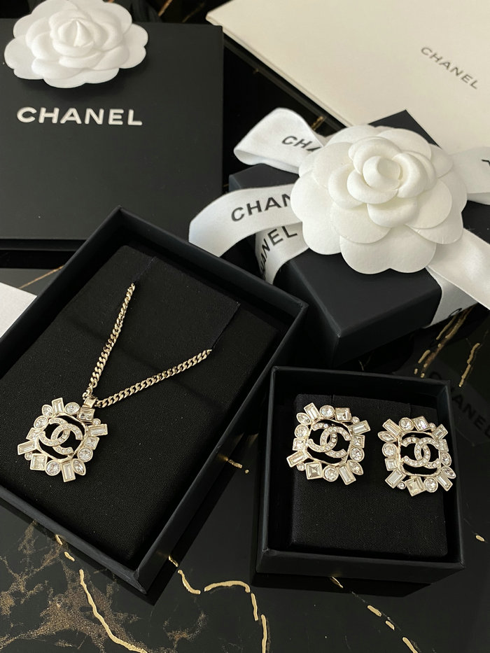 Chanel Earrings CE29